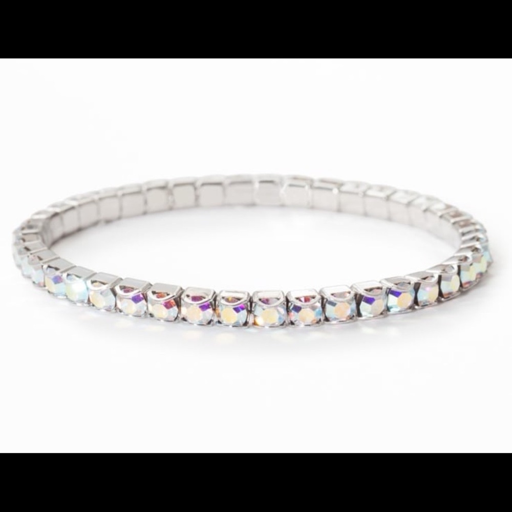Crystal Aurore Boreale Stretch Bracelet like new
Item 1139B